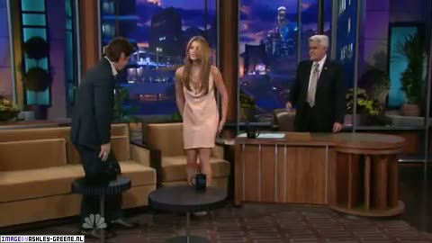 AshleyGreene_dot_nl-AchterdeSchermen14Juli2010JayLeno00013.jpg