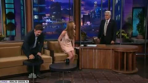 AshleyGreene_dot_nl-AchterdeSchermen14Juli2010JayLeno00014.jpg