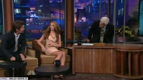 AshleyGreene_dot_nl-AchterdeSchermen14Juli2010JayLeno00016.jpg