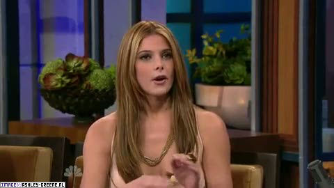 AshleyGreene_dot_nl-AchterdeSchermen14Juli2010JayLeno00071.jpg