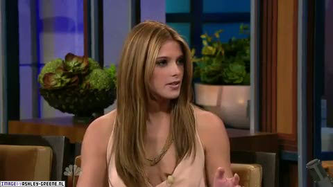 AshleyGreene_dot_nl-AchterdeSchermen14Juli2010JayLeno00072.jpg