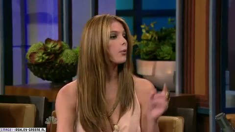 AshleyGreene_dot_nl-AchterdeSchermen14Juli2010JayLeno00076.jpg