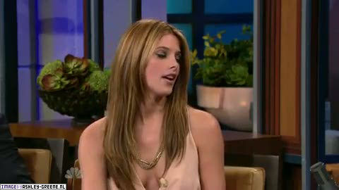 AshleyGreene_dot_nl-AchterdeSchermen14Juli2010JayLeno00078.jpg