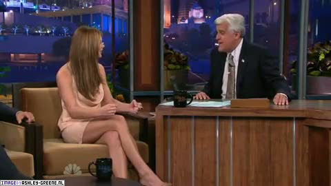AshleyGreene_dot_nl-AchterdeSchermen14Juli2010JayLeno00090.jpg