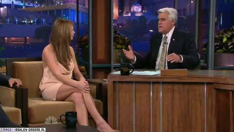 AshleyGreene_dot_nl-AchterdeSchermen14Juli2010JayLeno00100.jpg