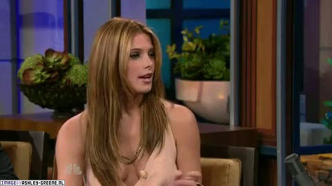 AshleyGreene_dot_nl-AchterdeSchermen14Juli2010JayLeno00116.jpg