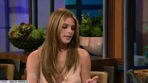AshleyGreene_dot_nl-AchterdeSchermen14Juli2010JayLeno00119.jpg