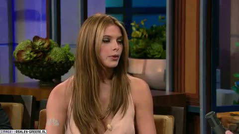 AshleyGreene_dot_nl-AchterdeSchermen14Juli2010JayLeno00128.jpg