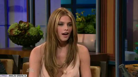 AshleyGreene_dot_nl-AchterdeSchermen14Juli2010JayLeno00129.jpg