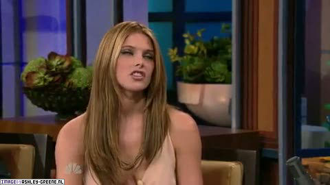 AshleyGreene_dot_nl-AchterdeSchermen14Juli2010JayLeno00139.jpg AshleyGreene_dot_nl-AchterdeSchermen14Juli2010JayLeno00139.jpg
