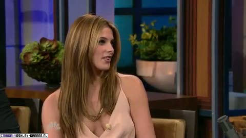 AshleyGreene_dot_nl-AchterdeSchermen14Juli2010JayLeno00165.jpg AshleyGreene_dot_nl-AchterdeSchermen14Juli2010JayLeno00165.jpg