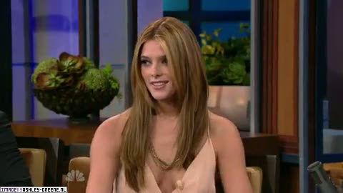 AshleyGreene_dot_nl-AchterdeSchermen14Juli2010JayLeno00167.jpg