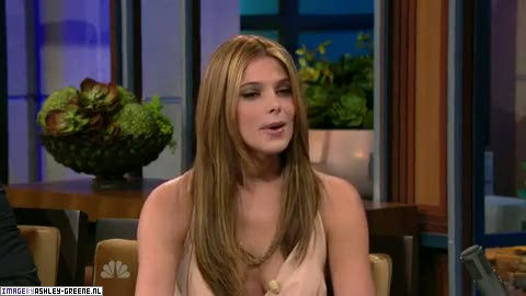 AshleyGreene_dot_nl-AchterdeSchermen14Juli2010JayLeno00176.jpg AshleyGreene_dot_nl-AchterdeSchermen14Juli2010JayLeno00176.jpg