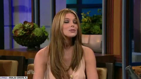 AshleyGreene_dot_nl-AchterdeSchermen14Juli2010JayLeno00180.jpg AshleyGreene_dot_nl-AchterdeSchermen14Juli2010JayLeno00180.jpg