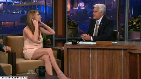 AshleyGreene_dot_nl-AchterdeSchermen14Juli2010JayLeno00199.jpg