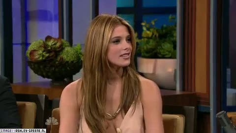 AshleyGreene_dot_nl-AchterdeSchermen14Juli2010JayLeno00203.jpg