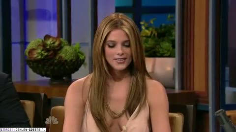 AshleyGreene_dot_nl-AchterdeSchermen14Juli2010JayLeno00205.jpg