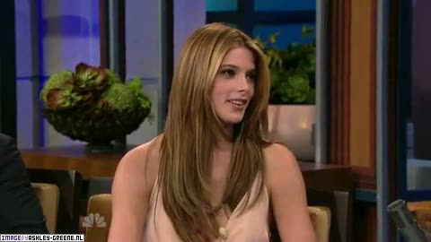AshleyGreene_dot_nl-AchterdeSchermen14Juli2010JayLeno00206.jpg