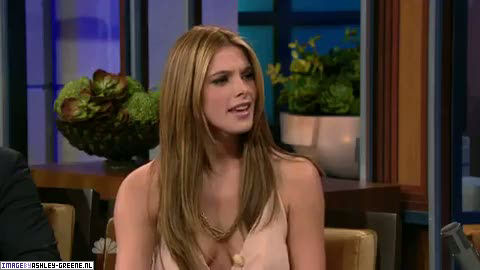 AshleyGreene_dot_nl-AchterdeSchermen14Juli2010JayLeno00210.jpg