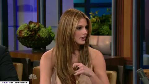 AshleyGreene_dot_nl-AchterdeSchermen14Juli2010JayLeno00216.jpg