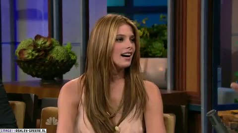 AshleyGreene_dot_nl-AchterdeSchermen14Juli2010JayLeno00234.jpg