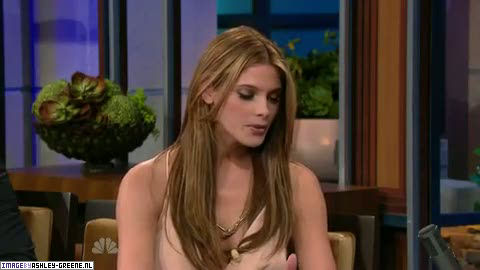 AshleyGreene_dot_nl-AchterdeSchermen14Juli2010JayLeno00242.jpg
