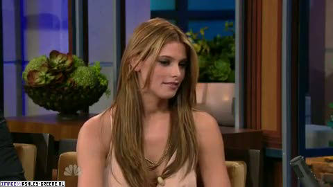 AshleyGreene_dot_nl-AchterdeSchermen14Juli2010JayLeno00244.jpg