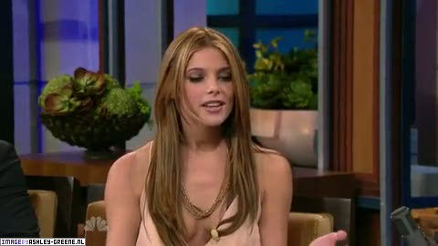 AshleyGreene_dot_nl-AchterdeSchermen14Juli2010JayLeno00255.jpg