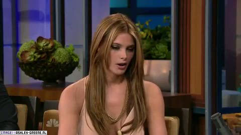 AshleyGreene_dot_nl-AchterdeSchermen14Juli2010JayLeno00266.jpg