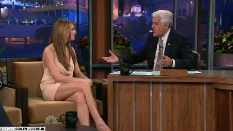 AshleyGreene_dot_nl-AchterdeSchermen14Juli2010JayLeno00277.jpg
