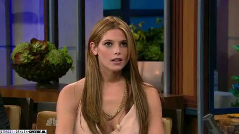 AshleyGreene_dot_nl-AchterdeSchermen14Juli2010JayLeno00291.jpg