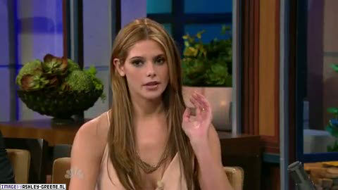 AshleyGreene_dot_nl-AchterdeSchermen14Juli2010JayLeno00295.jpg