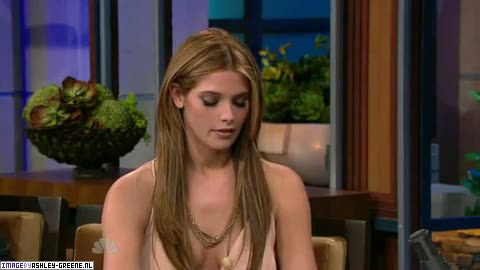 AshleyGreene_dot_nl-AchterdeSchermen14Juli2010JayLeno00301.jpg AshleyGreene_dot_nl-AchterdeSchermen14Juli2010JayLeno00301.jpg