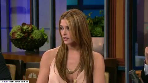 AshleyGreene_dot_nl-AchterdeSchermen14Juli2010JayLeno00325.jpg AshleyGreene_dot_nl-AchterdeSchermen14Juli2010JayLeno00325.jpg