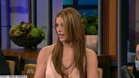 AshleyGreene_dot_nl-AchterdeSchermen14Juli2010JayLeno00326.jpg AshleyGreene_dot_nl-AchterdeSchermen14Juli2010JayLeno00326.jpg