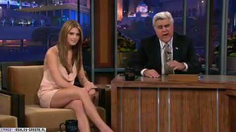 AshleyGreene_dot_nl-AchterdeSchermen14Juli2010JayLeno00340.jpg