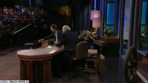 AshleyGreene_dot_nl-AchterdeSchermen14Juli2010JayLeno00344.jpg AshleyGreene_dot_nl-AchterdeSchermen14Juli2010JayLeno00344.jpg