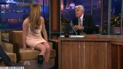 AshleyGreene_dot_nl-AchterdeSchermen14Juli2010JayLeno00030.jpg