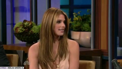 AshleyGreene_dot_nl-AchterdeSchermen14Juli2010JayLeno00080.jpg