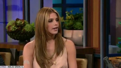 AshleyGreene_dot_nl-AchterdeSchermen14Juli2010JayLeno00110.jpg