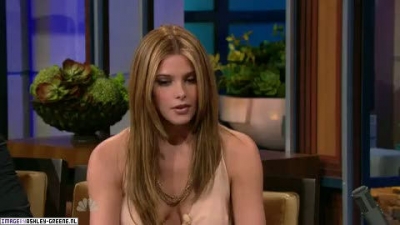 AshleyGreene_dot_nl-AchterdeSchermen14Juli2010JayLeno00144.jpg