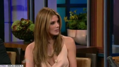 AshleyGreene_dot_nl-AchterdeSchermen14Juli2010JayLeno00166.jpg