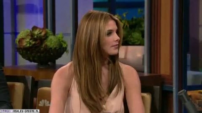 AshleyGreene_dot_nl-AchterdeSchermen14Juli2010JayLeno00193.jpg