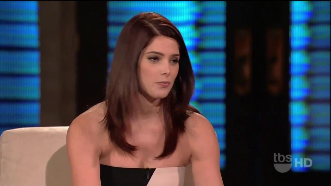 Ashley-Greene_dot_nl-LopezTonight23november2010-00223.jpg