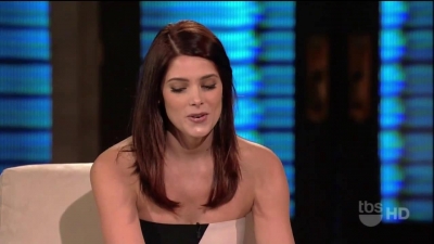 Ashley-Greene_dot_nl-LopezTonight23november2010-00107.jpg