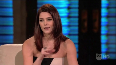 Ashley-Greene_dot_nl-LopezTonight23november2010-00220.jpg