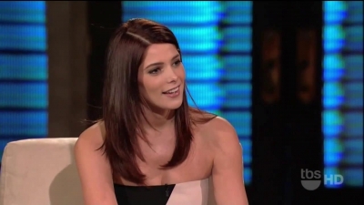 Ashley-Greene_dot_nl-LopezTonight23november2010-00298.jpg