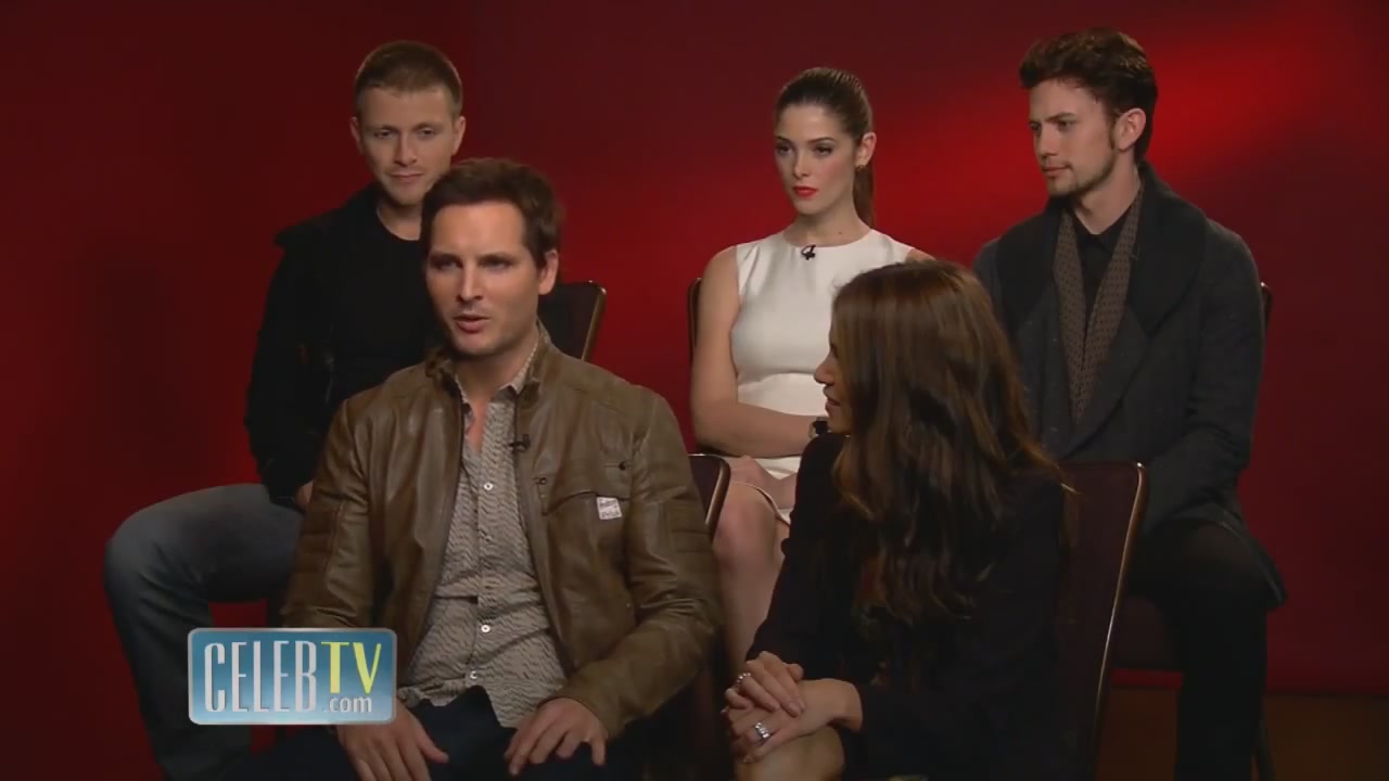 Ashley-Greene-dot-nl_2011CelebTV0115.jpg