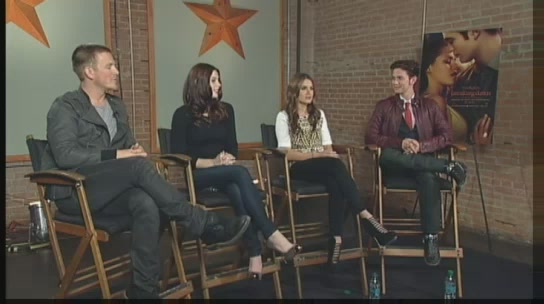 Ashley-Greene-dot-nl_2011YYNcom0048.jpg