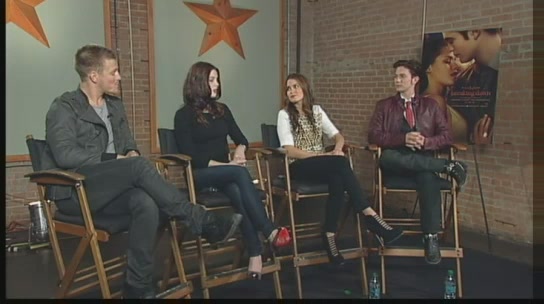 Ashley-Greene-dot-nl_2011YYNcom0101.jpg